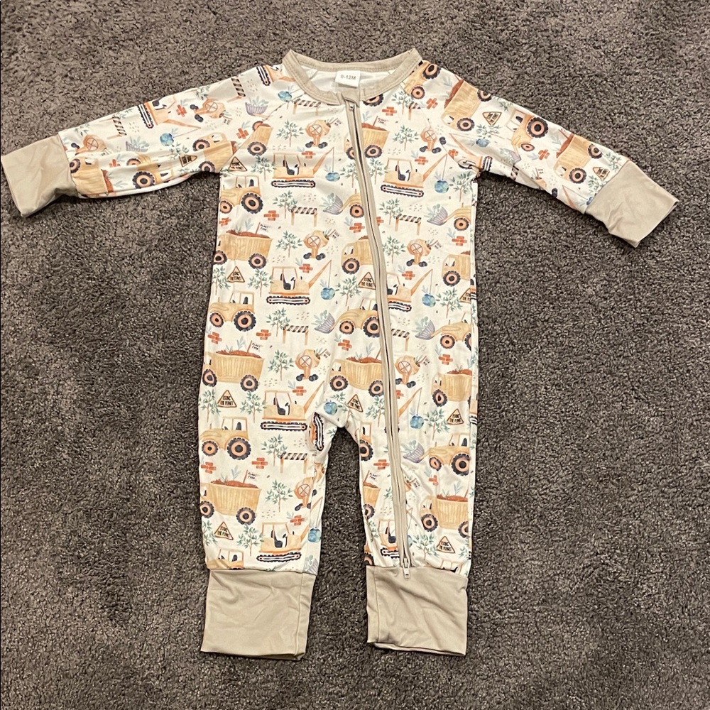 SHEIN 9-12m 2 way zip Pjs with Construction pattern